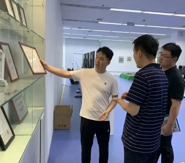西安西咸新区泾河新城两链办主任等一行领导莅临千歌机器人公司！