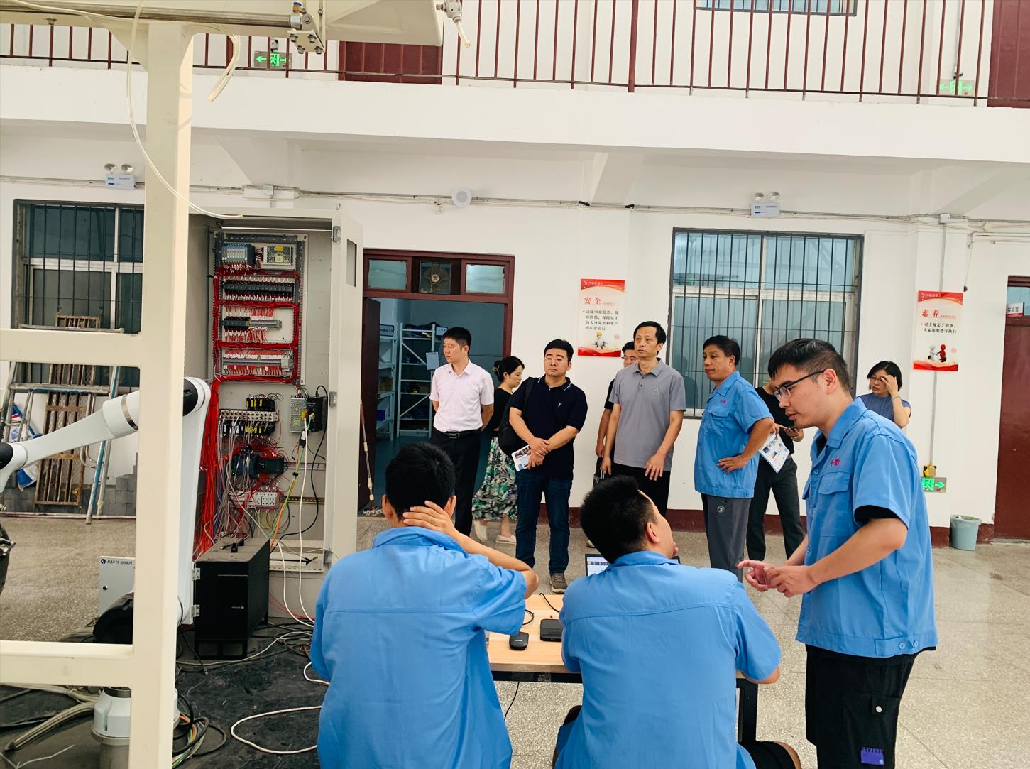 郑州欧美同学会副会长常广庶一行莅临千歌机器人调研指导